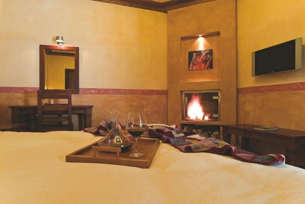 Katogi Averoff Hotel & Winery メツォヴォ エクステリア 写真